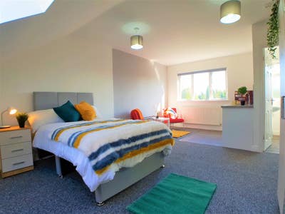 Court Oak Rd | En Suite, Studio and Double Rooms Main Photo