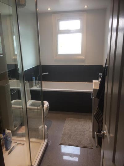 Single room in clean and tidy relaxed home Main Photo