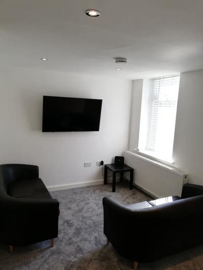 Large Double Ensuite Room in Professional House Main Photo