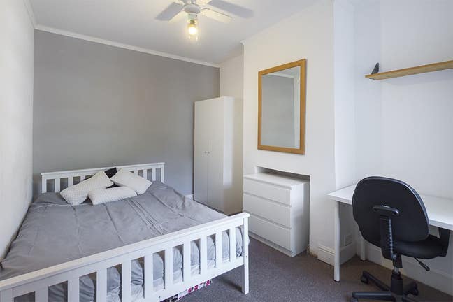 Stunning room in a student house Main Photo