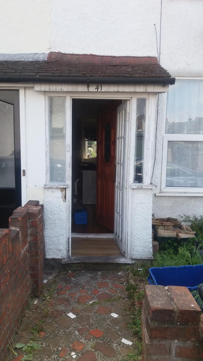 2 Bed House, Front & Rear Large garden Main Photo