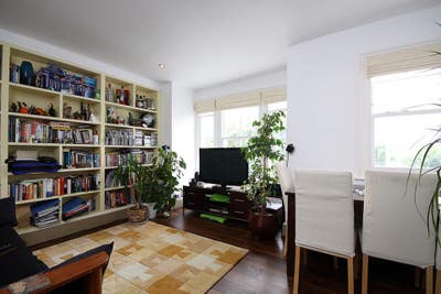 Modern Double Bedroom + Ensuite (Mon-Fri Only) Main Photo