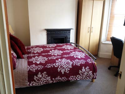  Double Room to Rent Gillingham for Female nr Lidl Main Photo