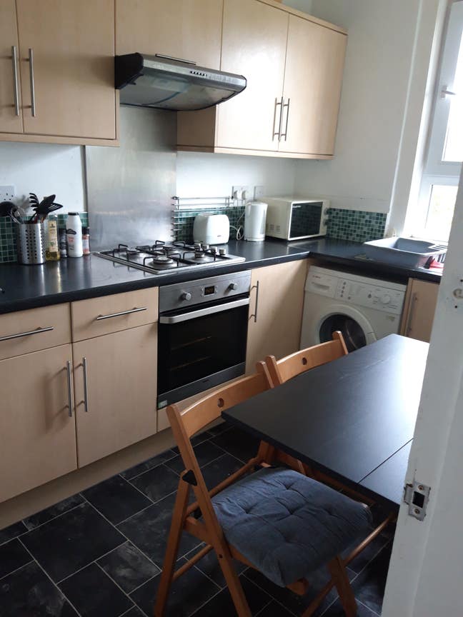 Edinburgh - 2 bedroom flat. Reasonable rent .  Main Photo