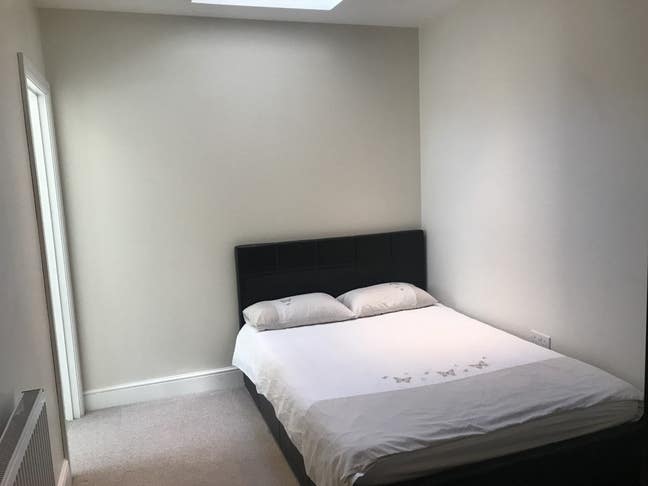 Bright and Clean En-suite Double Room  Main Photo
