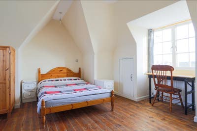 Double room rent.  by  the park  Main Photo