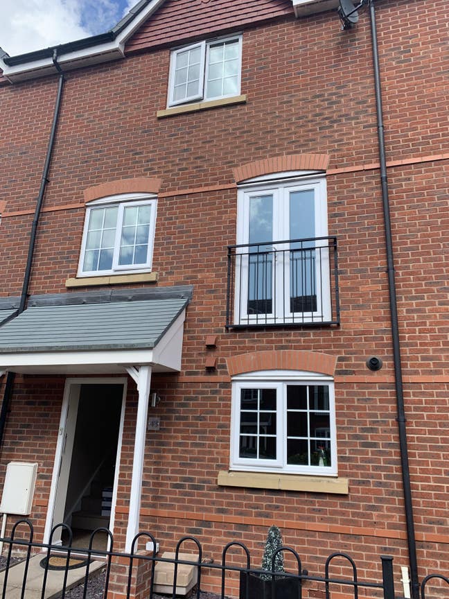 Modern Town House All Bills Included Main Photo