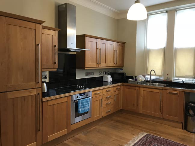 Spacious garden flat in s10  Main Photo