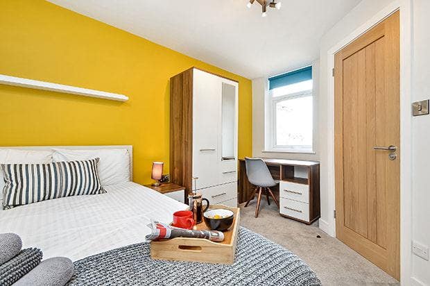 STUNNING double room with ensuite Main Photo