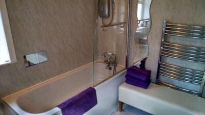 1 Beautifully Decorated Spacious Room Available! Main Photo