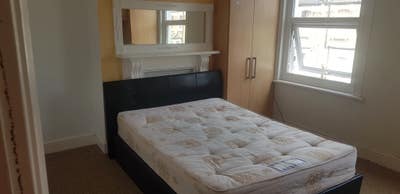 Available Now a great large room to rent Main Photo