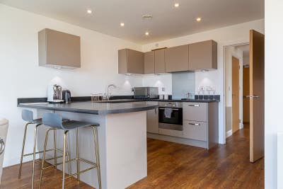 2 bed apartment, central - please read description Main Photo