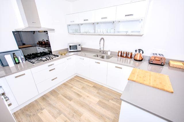Double room in bright modern house Main Photo