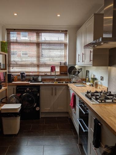Large Double Room (with En-Suite) in Luxury House Main Photo