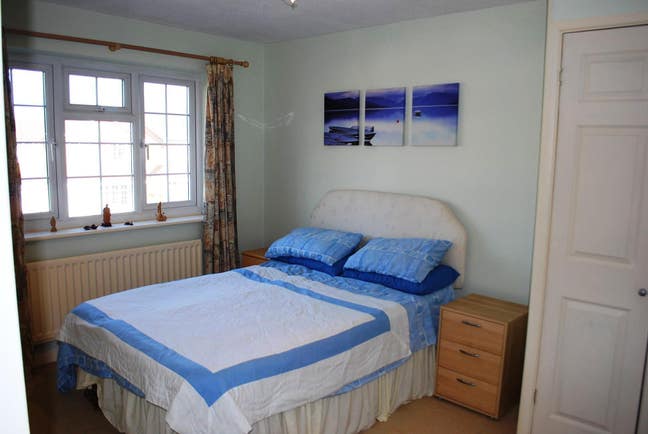 Room available in large house Main Photo