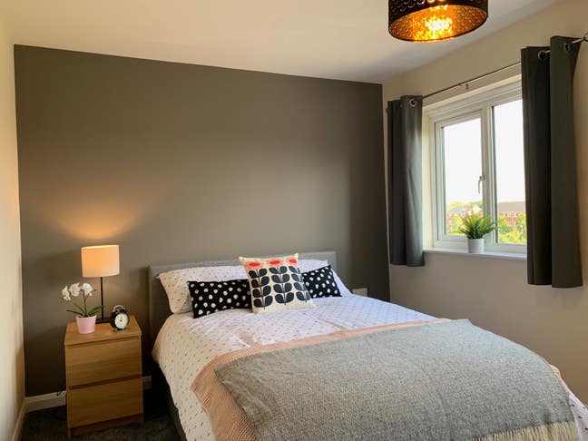 Double Room - Modern House - Ideal for commuters Main Photo