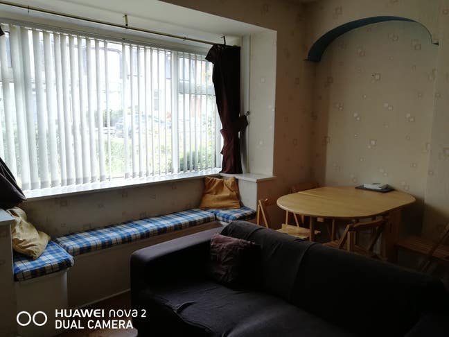 Refurbed double room. (No utility Bills) Main Photo