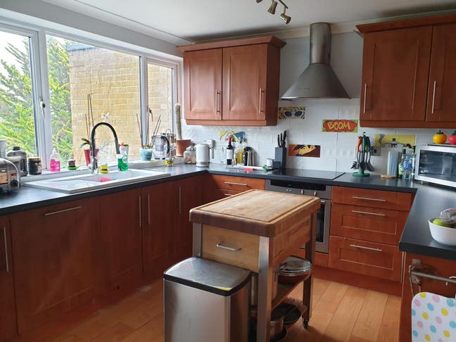 Double room in friendly household  Main Photo