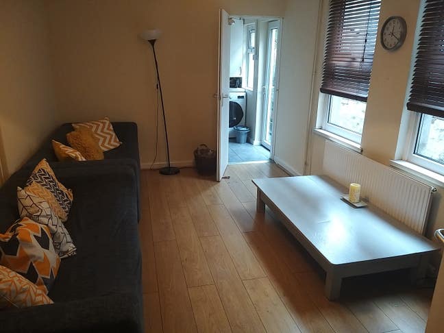 Double room available in Roath. All bills included Main Photo