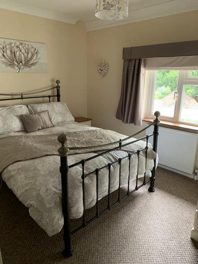 Room in quite village location Main Photo