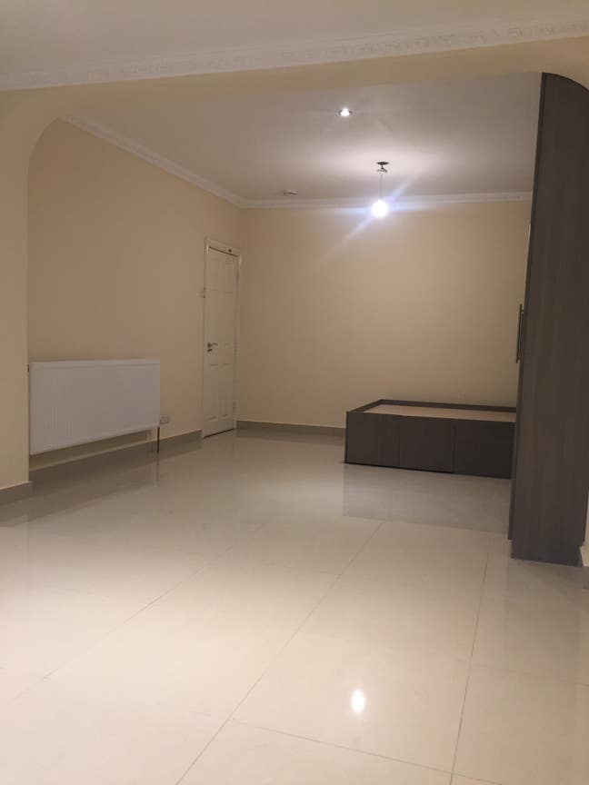 Newly Refurbished Studio Flat Available    Main Photo