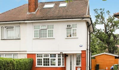 Large Double Room Available Main Photo