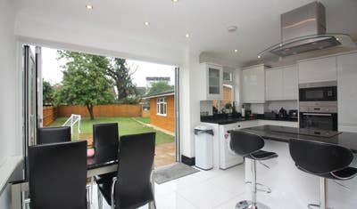 Large Double Room Available Main Photo