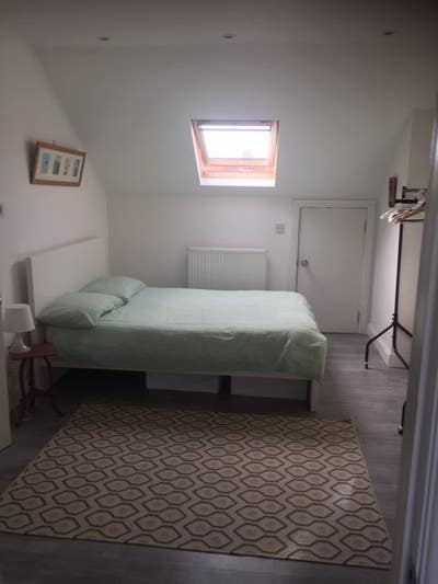 Double room in family house in South Norwood Main Photo