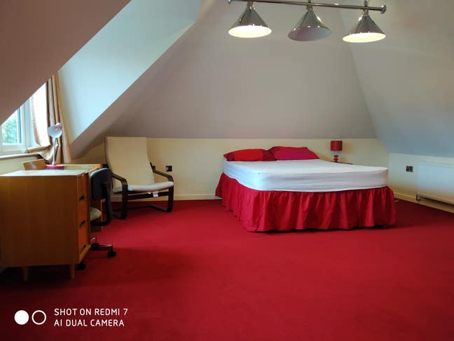 Large Loft in Hatch End with en-suite and parking Main Photo
