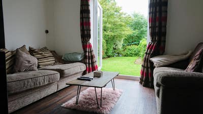 Downstairs double room, friendly all girl house Main Photo