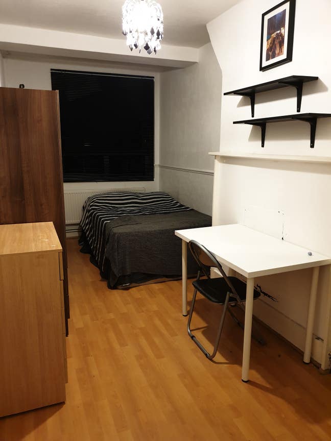 ** Bargain, great Dbl's 8Min to Aldgate East St  Main Photo