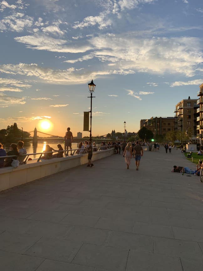 Room by the Thames boulevard (weekdays/full time) Main Photo