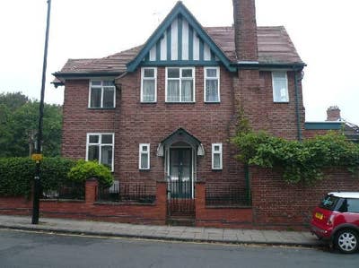 4-Bed House. All Rooms Available Main Photo