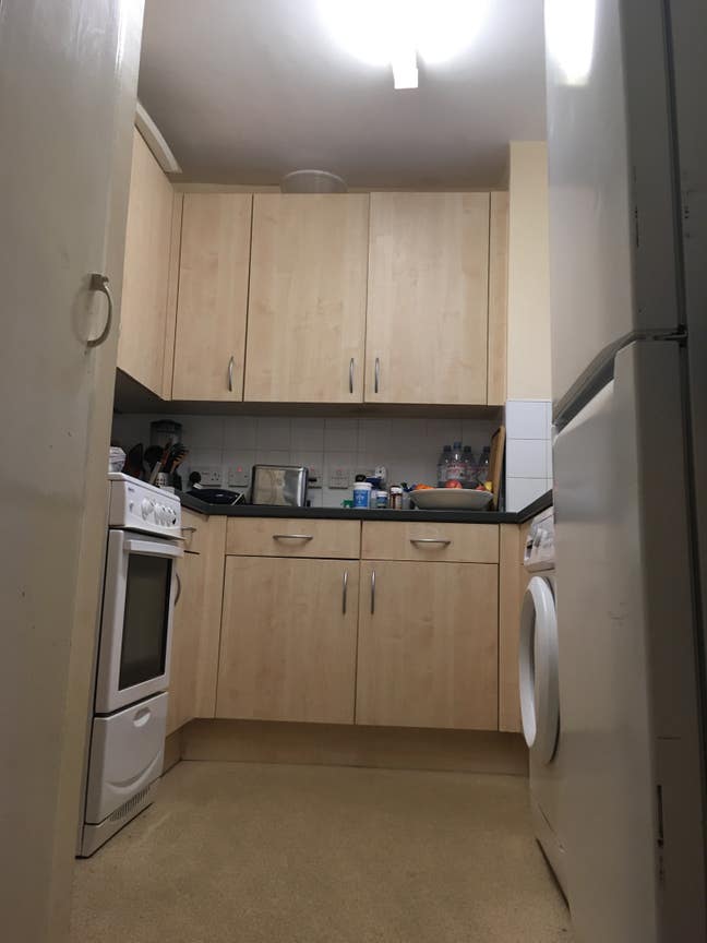Clean and Tidy Double Room in Kilburn Park Zone 2  Main Photo