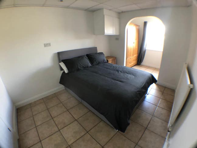 One Bedroom Studio- 0.4 mins to Laindon Station  Main Photo