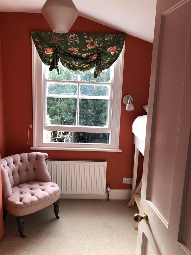 Beautiful single room in friendly Hanwell house Main Photo
