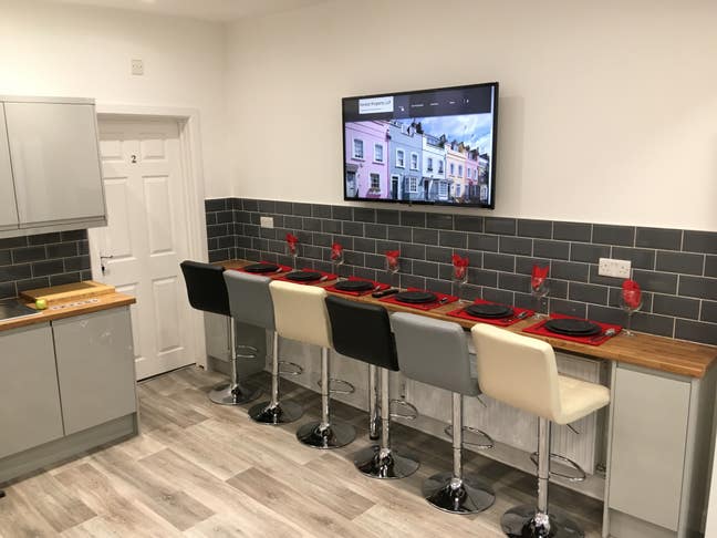 Fantastic 6 Bed all En-suite Main Photo