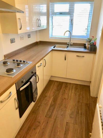 Single room to rent on weekends Yateley Main Photo