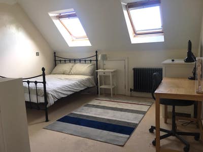Double & Single room, 2 minutes walk from the NFTS Main Photo