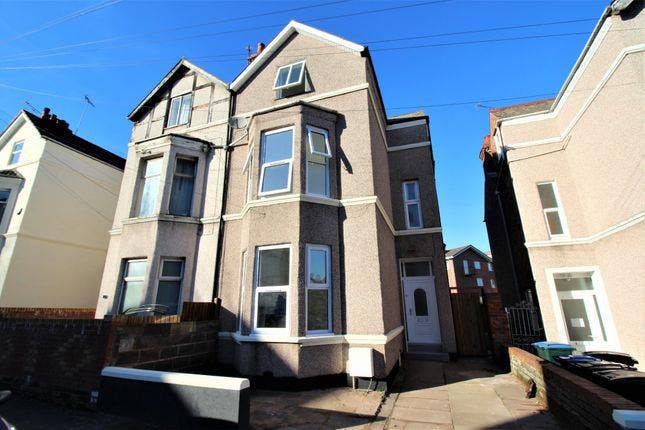 A Superb Double Bedroom in a Stunning Shared House Main Photo