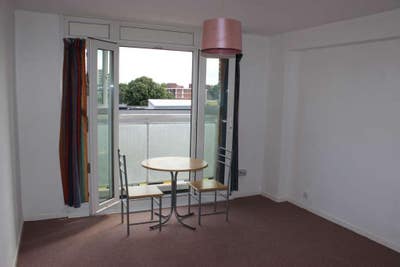 Very large bright room from 18 August  Main Photo