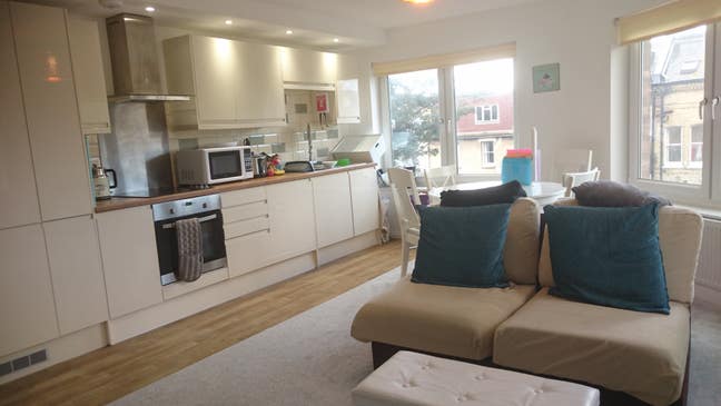 Furnished room by Hove Station  Main Photo