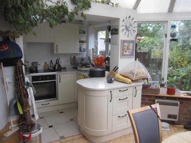 OX4 Peaceful, vegetarian, eco-friendly household Main Photo