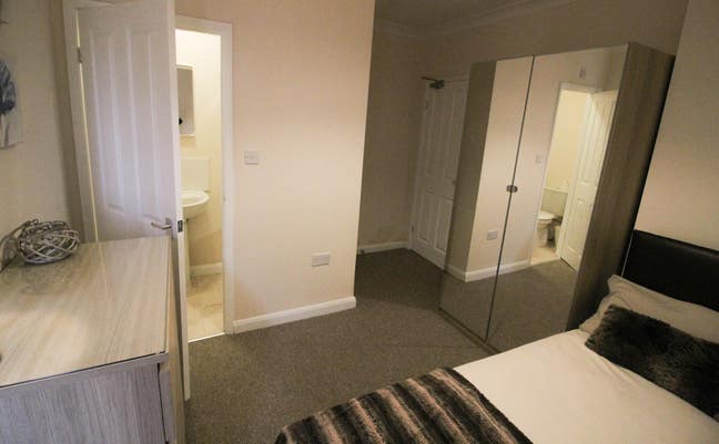 Last Double En-Suite Rooms Available!! Main Photo