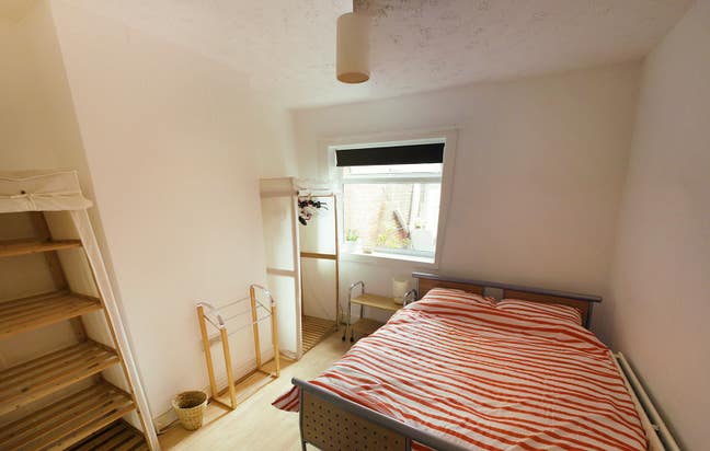 One quiet, double rooms in central location Main Photo