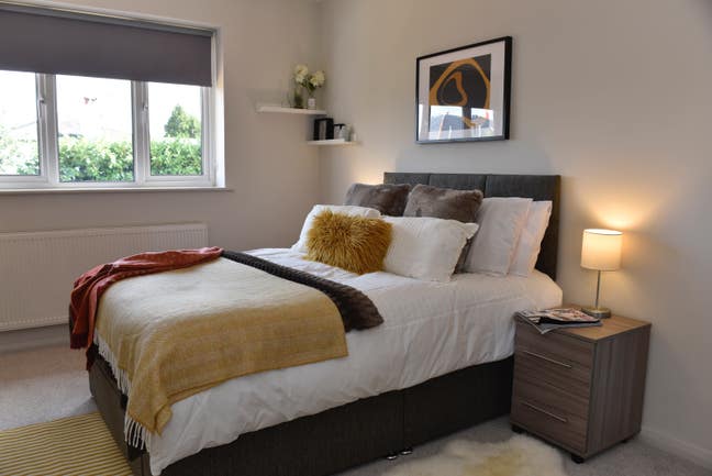 Large Double Room + Ensuite in Great location Main Photo