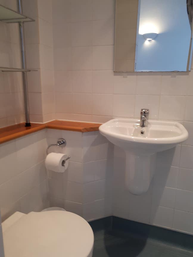 Single en-suite in Bodmin Main Photo