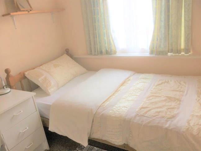 Nice Clean Single Bedroom - All bills included Main Photo