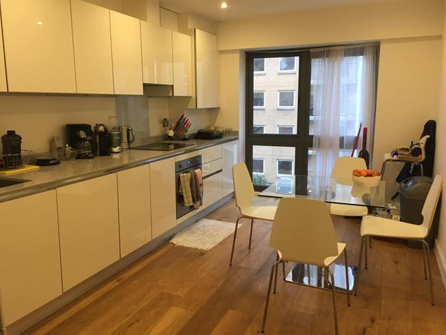   Room  to  Let  in  Virgiinia  Quay  E14 2Dy Main Photo
