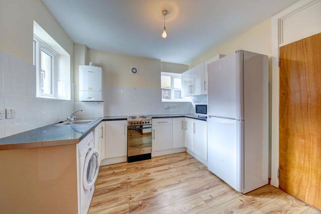 Whole Six Bed House or Rooms in Addison Gardens Main Photo